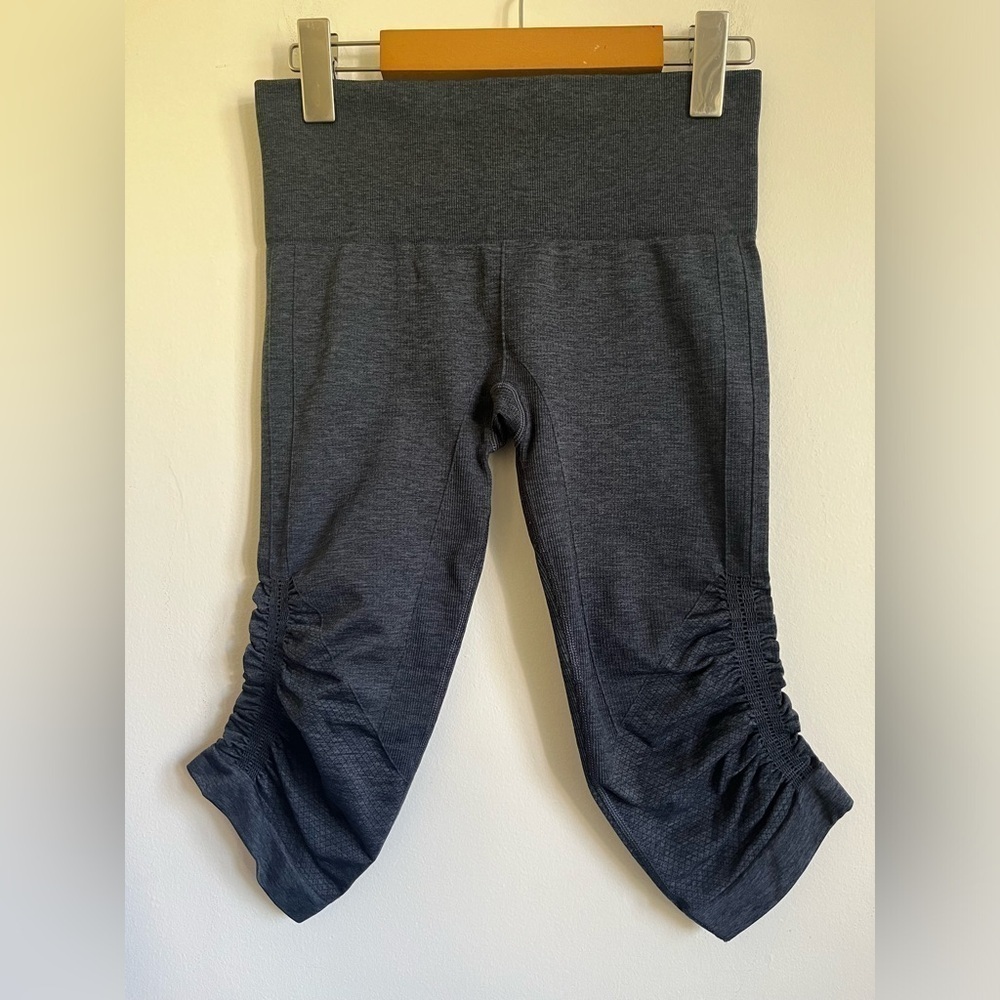 Lululemon In The Flow Crop Capri Seamless Logo Leggings Pant - Navy Blue - US 6